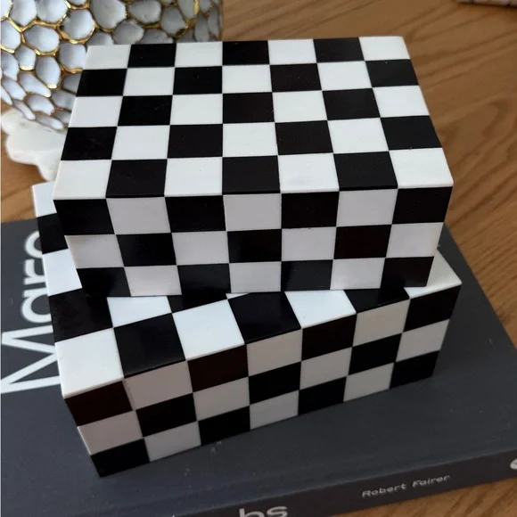 Checkered Black and White Party Boxes - Picture 2 of 3